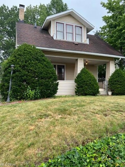 185 Edgehill Dr, Akron, OH 44312