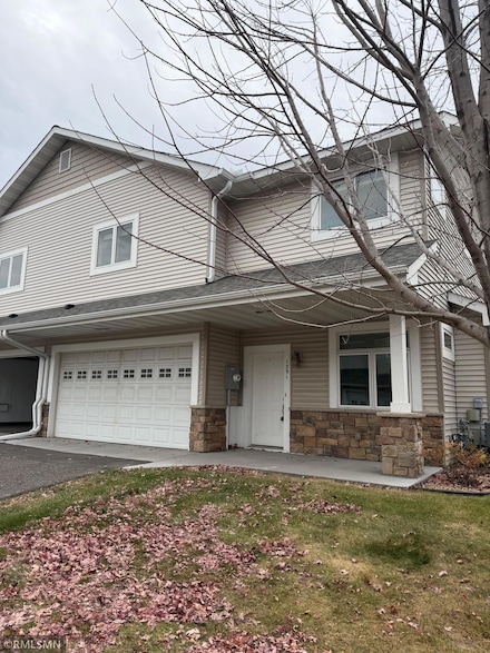 1291 County Road D Cir, Saint Paul, MN 55109