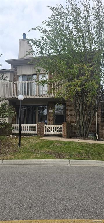 6660 Maple Lakes Dr, West Bloomfield, MI 48322