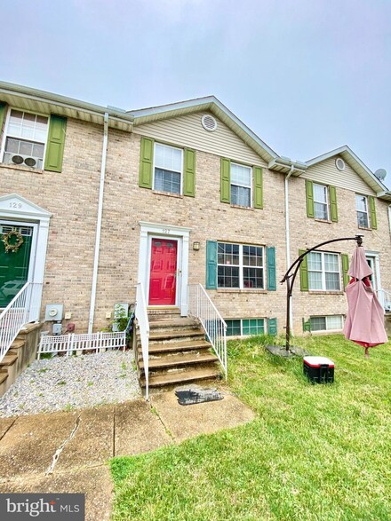 127 Sterling Ave, Claymont, DE 19703