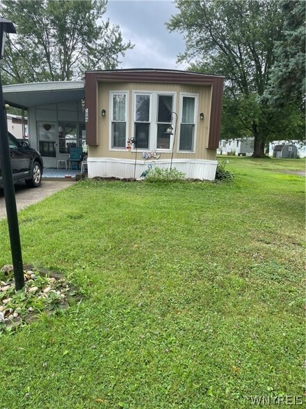 1089 Brookwood Dr, Derby, NY 14047