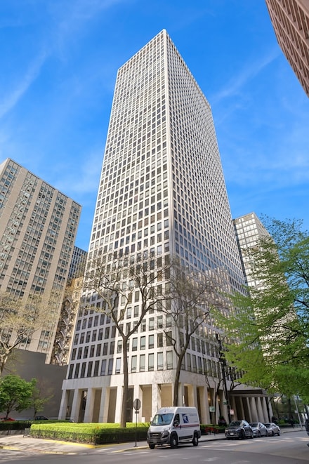 260 E Chestnut St Unit 1706, Chicago, IL 60611