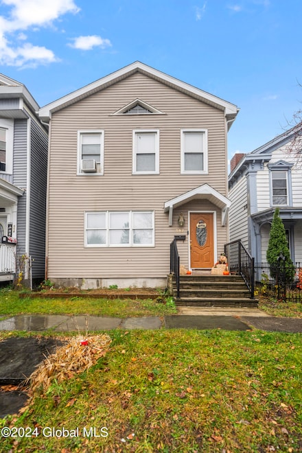 592 5th Ave, Troy, NY 12182