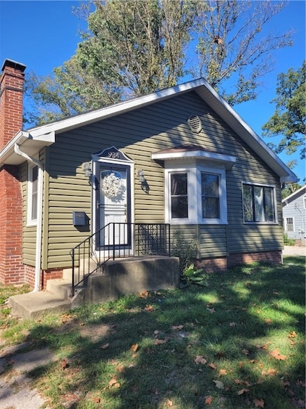 934 2nd St, Charleston, IL 61920