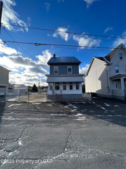727 W 20th St, Hazleton, PA 18201