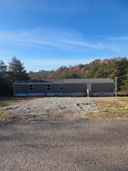 4394 Thomas Ridge Rd, Leon, WV 25123