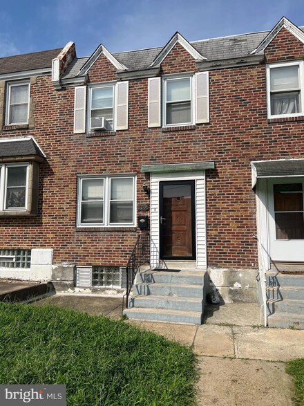 5136 Arbor St, Philadelphia, PA 19120