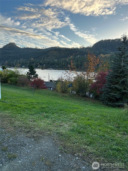 18576 Mason Ct, Mount Vernon, WA 98274