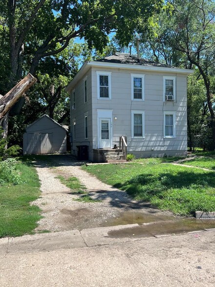 102-102 1/2 N West Place, Salina, KS 67401