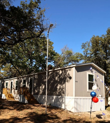 5730 Ensign Dr E, Fort Worth, TX 76119