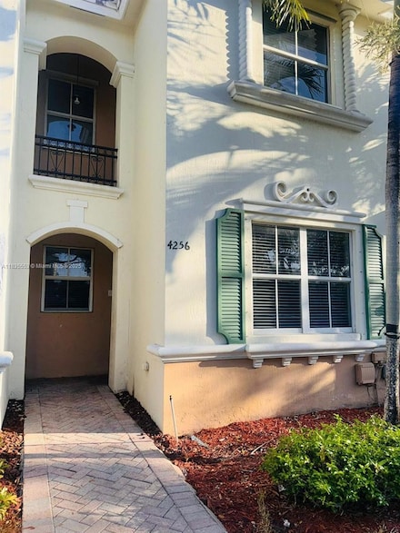 4256 NE 9th St, Homestead, FL 33033