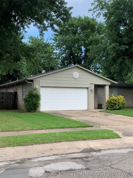 11807 E 64th St, Broken Arrow, OK 74012