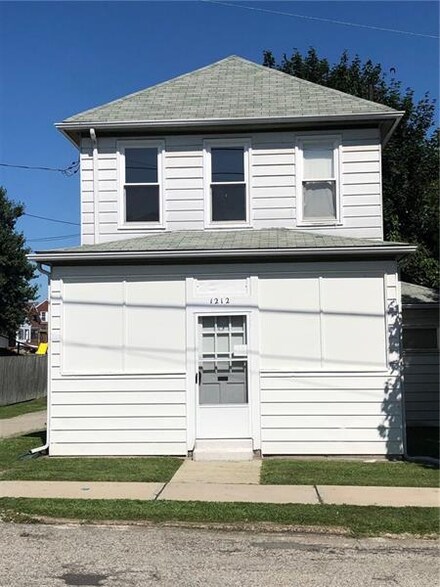 1212 Elmwood St, McKeesport, PA 15133