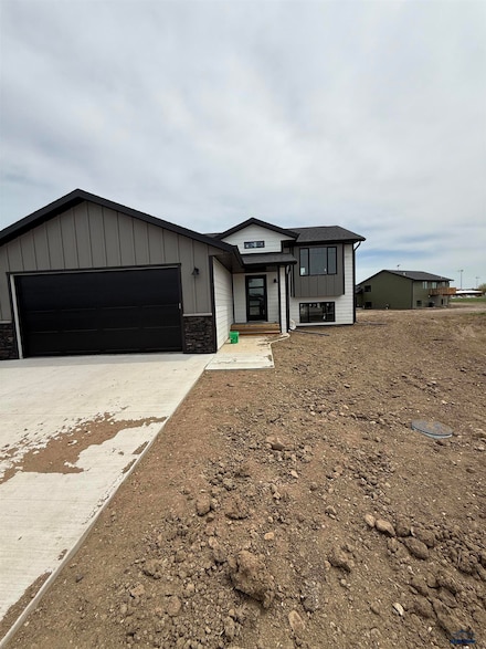 648 Valor Ct, Box Elder, SD 57719