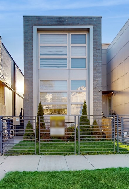 1802 N Mozart St, Chicago, IL 60647