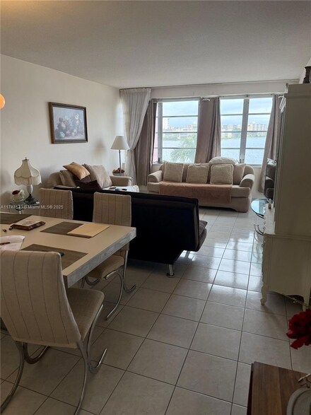 18555 NE 14th Ave Unit 618, Miami, FL 33179
