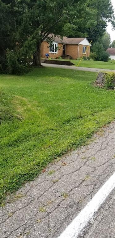 709 Schoelles Rd, Buffalo, NY 14228