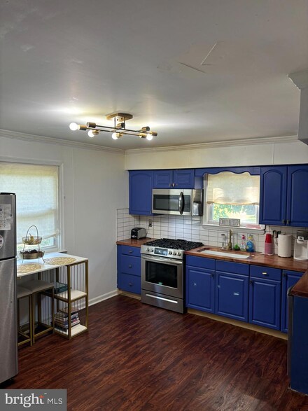 23 Essex Ave, Sicklerville, NJ 08081