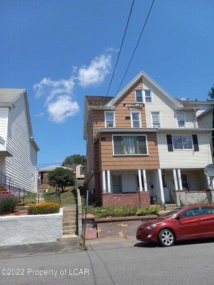 733 E Diamond Ave, Hazleton, PA 18201