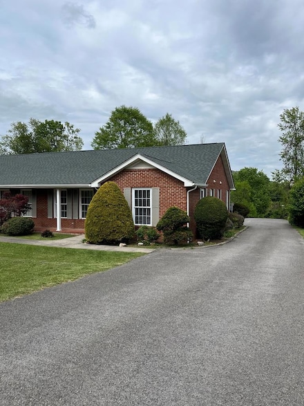 186 Tanglewood Way, Tazewell, VA 24651