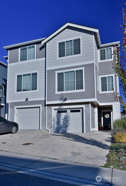 874 NW Highgarden Dr, Bremerton, WA 98311