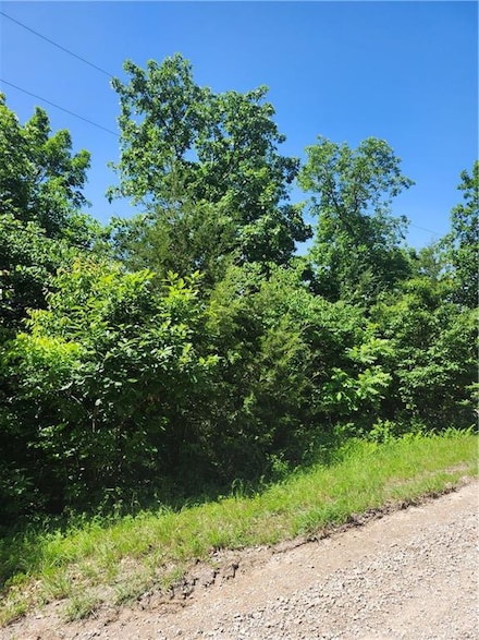 142 & 146 Oak Crest Dr, Linn Valley, KS 66040