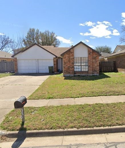 330 Valley Spring Dr, Arlington, TX 76018