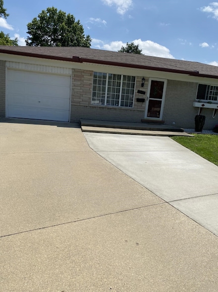 3560 Hillcrest Ave, Warren, MI 48092