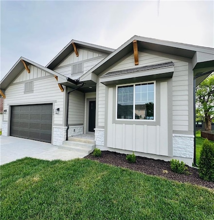 110 Woodland Ave, Lone Jack, MO 64070