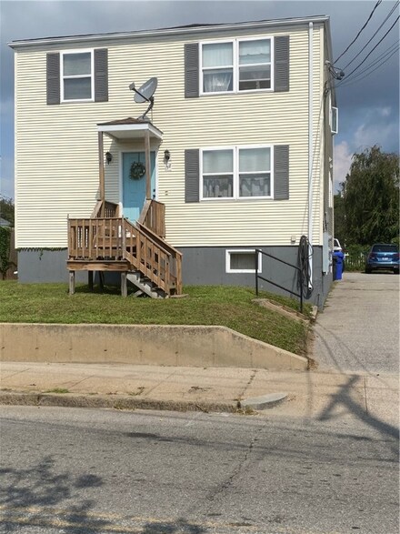 158 Columbus Ave, Pawtucket, RI 02860
