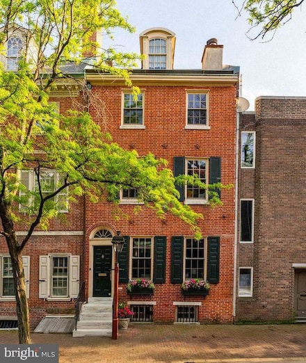 302 Delancey St, Philadelphia, PA 19106