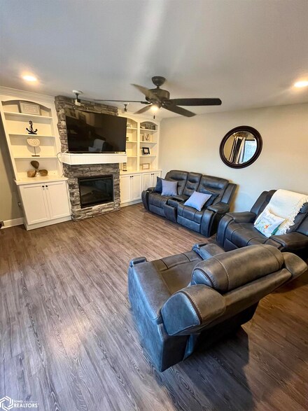 2700 N Shore Dr Unit 301, Clear Lake, IA 50428