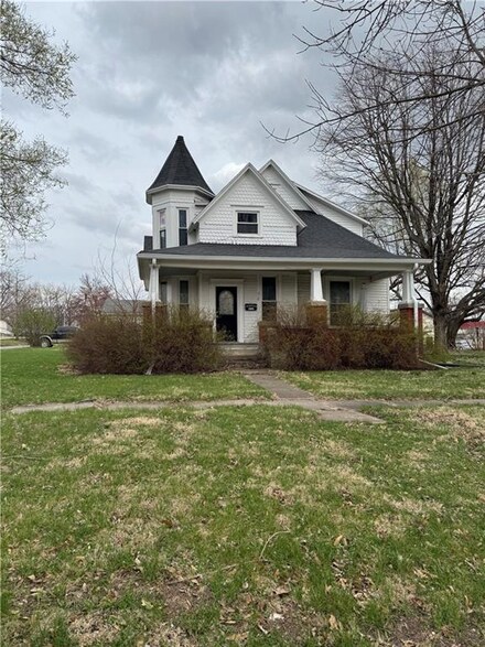 518 N Willow St, Stanberry, MO 64489