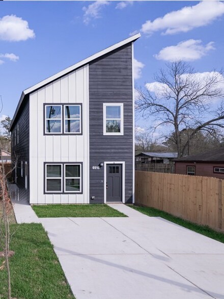 6916 Tommye St Unit A-B, Houston, TX 77028