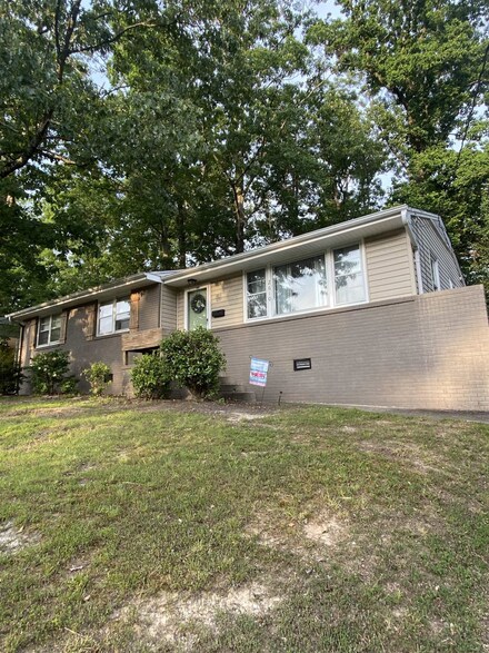 2610 David Caldwell Dr, Greensboro, NC 27408