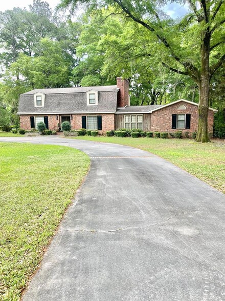 2000 Peacock Dr, Dublin, GA 31021