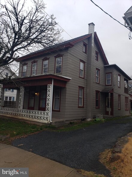 36 E Church St, Stevens, PA 17578