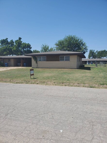 409 Mohawk Trail Unit B, Burns Flat, OK 73624