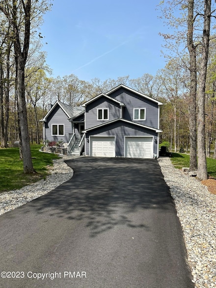 808 Tanager Ct, Lords Valley, PA 18428