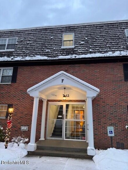 260 Pittsfield Rd Unit F8, Lenox, MA 01240