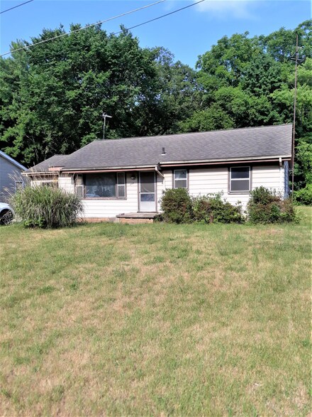 739 Dixie Dr, Benton Harbor, MI 49022