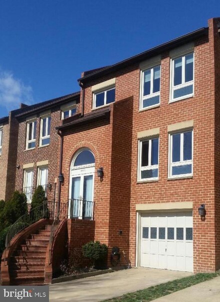 10210 Baltusrol Ct, Oakton, VA 22124