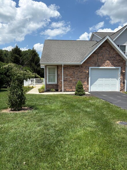 255 Pleasant View Dr, Wytheville, VA 24382