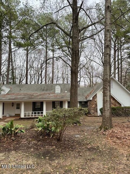 5118 Sycamore Dr, Jackson, MS 39212