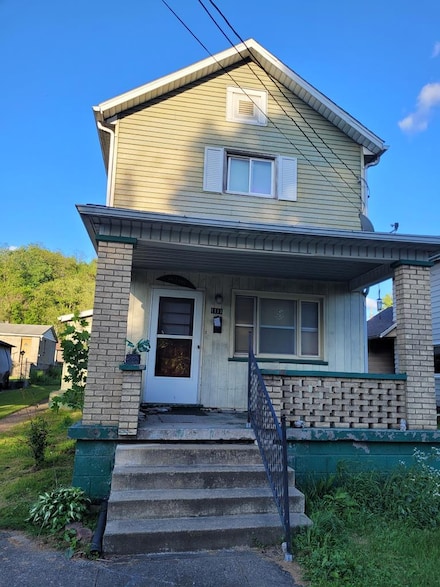1111 Pollock Ave, New Castle, PA 16101
