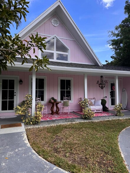 1256 Palmetto Rd, Haverhill, FL 33417