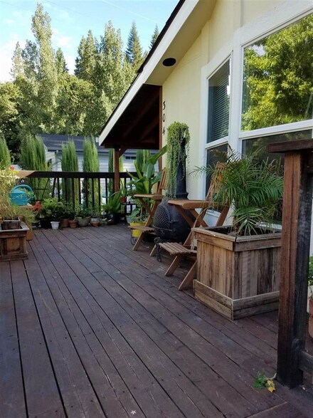 304 Riverwood Ln, Dunsmuir, CA 96025