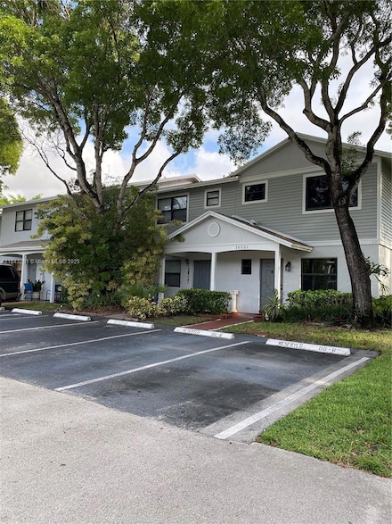 10537 NW 8th St, Pembroke Pines, FL 33026