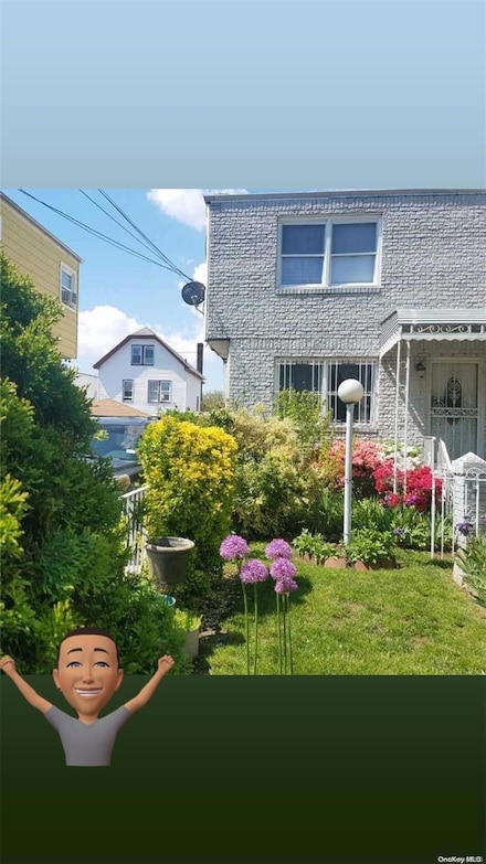 25-04 Humphreys St, Flushing, NY 11369
