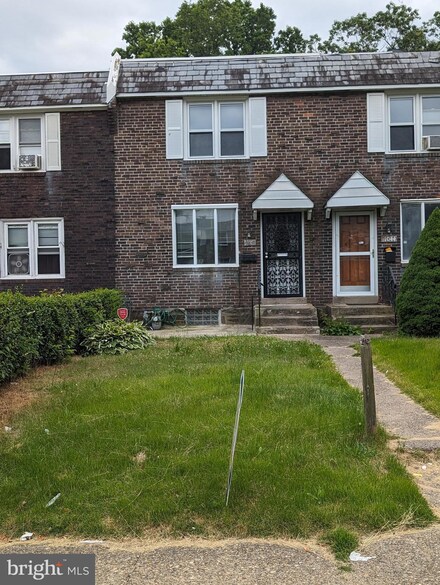 1042 S Lynbrook Rd, Darby, PA 19023
